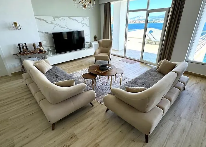 Seafront Oasis Luxury Apartment, With Sae View