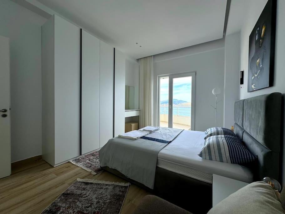 Seafront Oasis Luxury Apartment, With Sae View Appartement