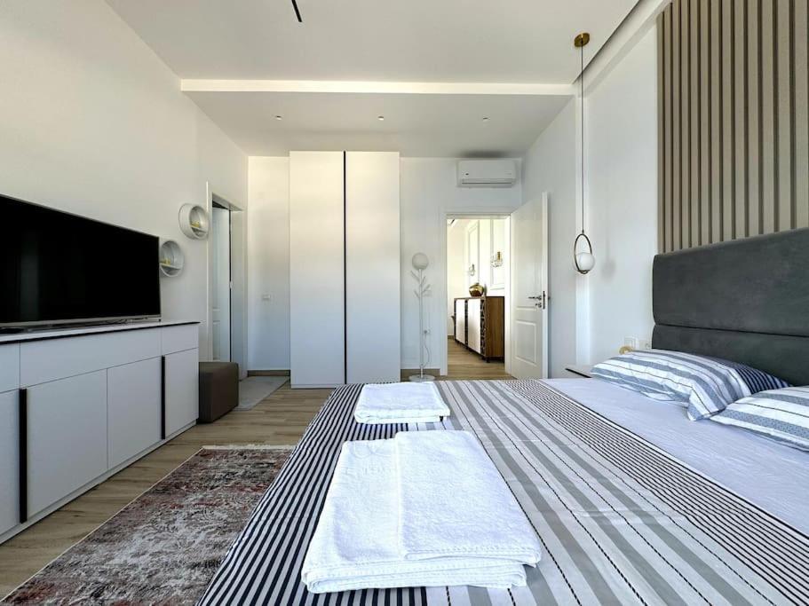Seafront Oasis Luxury Apartment, With Sae View Saranda