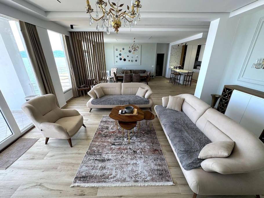 Seafront Oasis Luxury Apartment, With Sae View Appartement Saranda