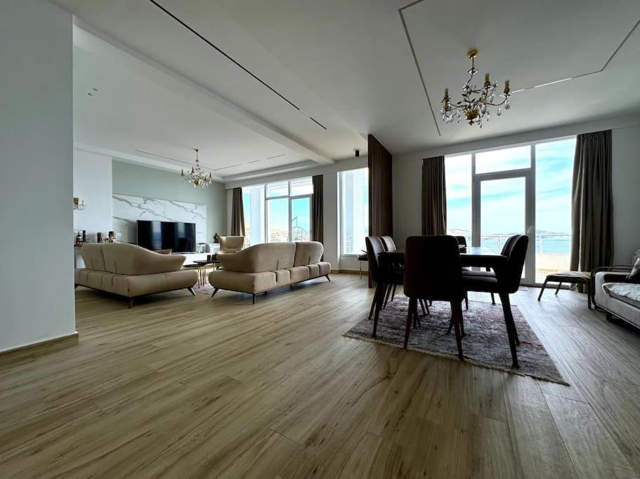 Seafront Oasis Luxury Apartment, With Sae View Appartement