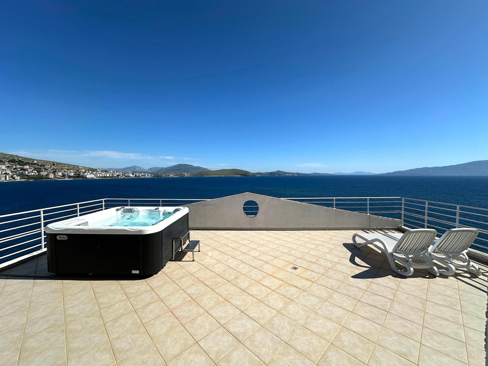 Seafront Oasis Luxury Apartment, With Sae View Appartement Saranda